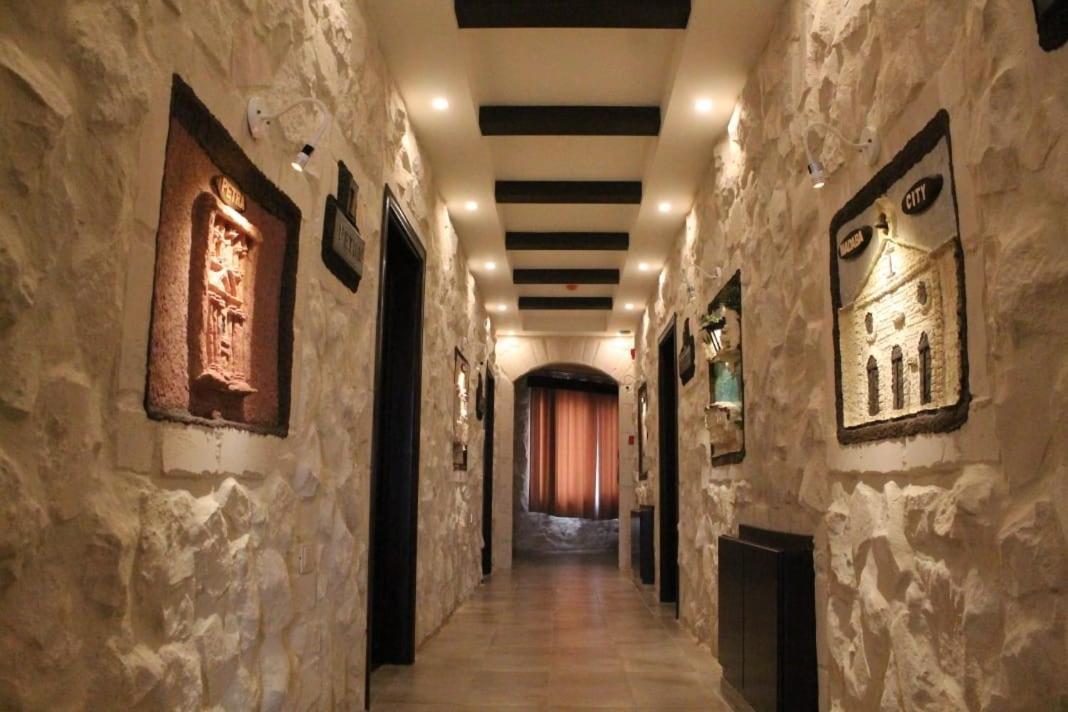 Mount Nebo Hotel & Restaurant Madaba City Center Екстериор снимка