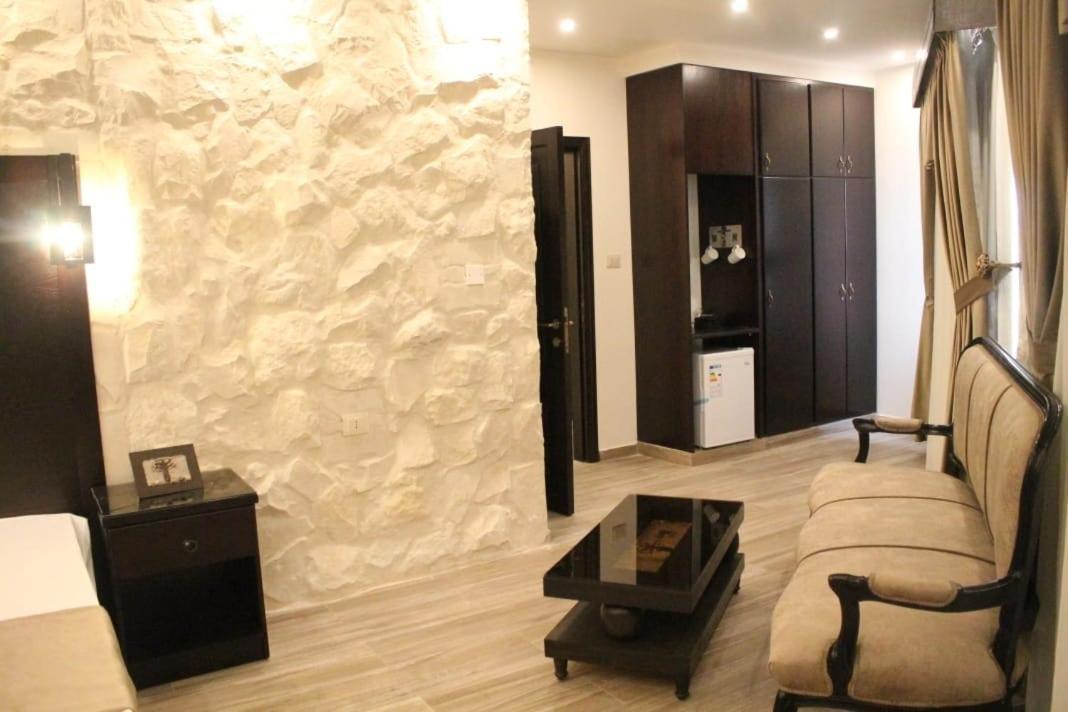 Mount Nebo Hotel & Restaurant Madaba City Center Екстериор снимка